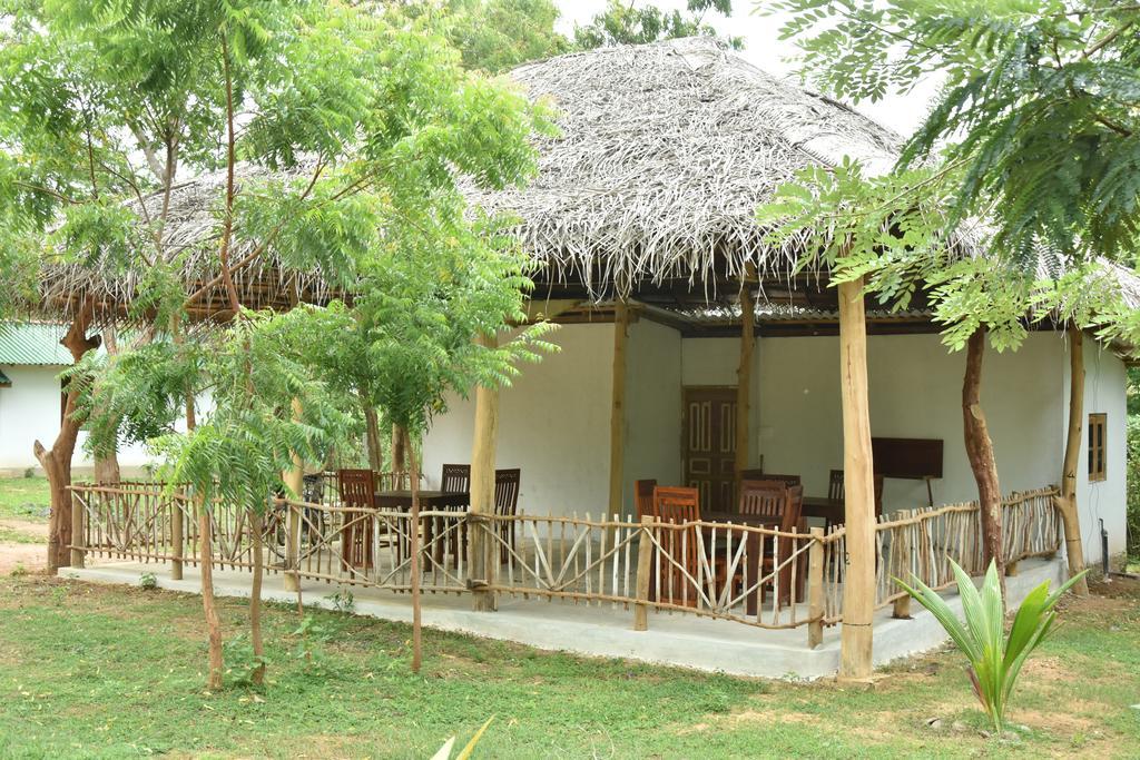 King'S Elephant Cabanas & Restaurant Тангалла Экстерьер фото