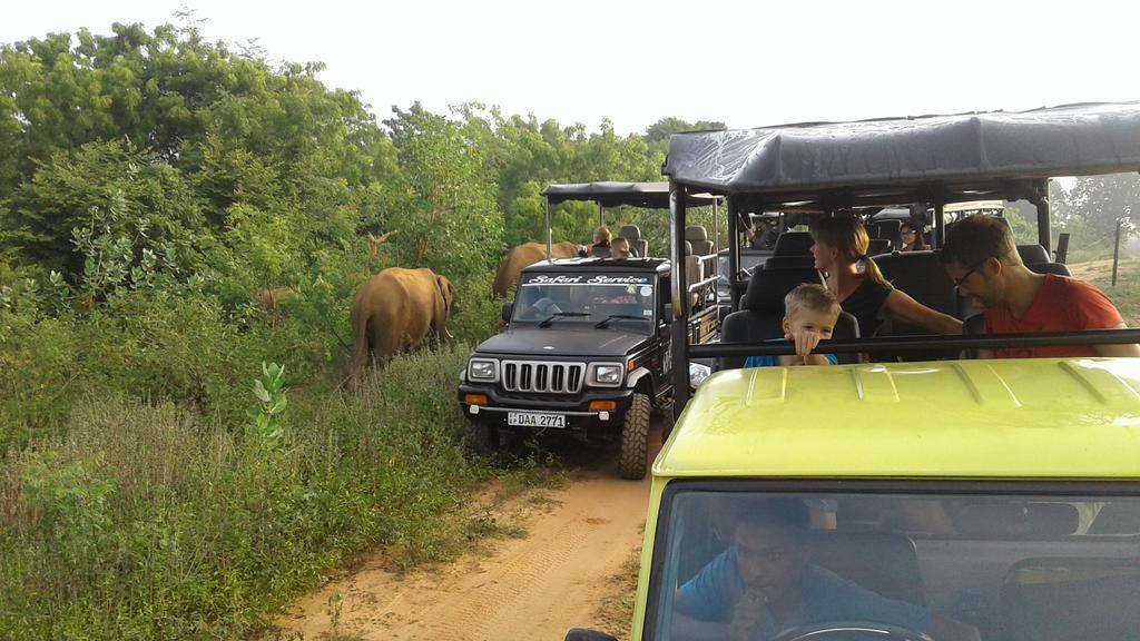 King'S Elephant Cabanas & Restaurant Тангалла Экстерьер фото