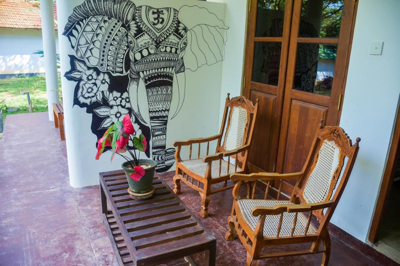 King'S Elephant Cabanas & Restaurant Тангалла Экстерьер фото