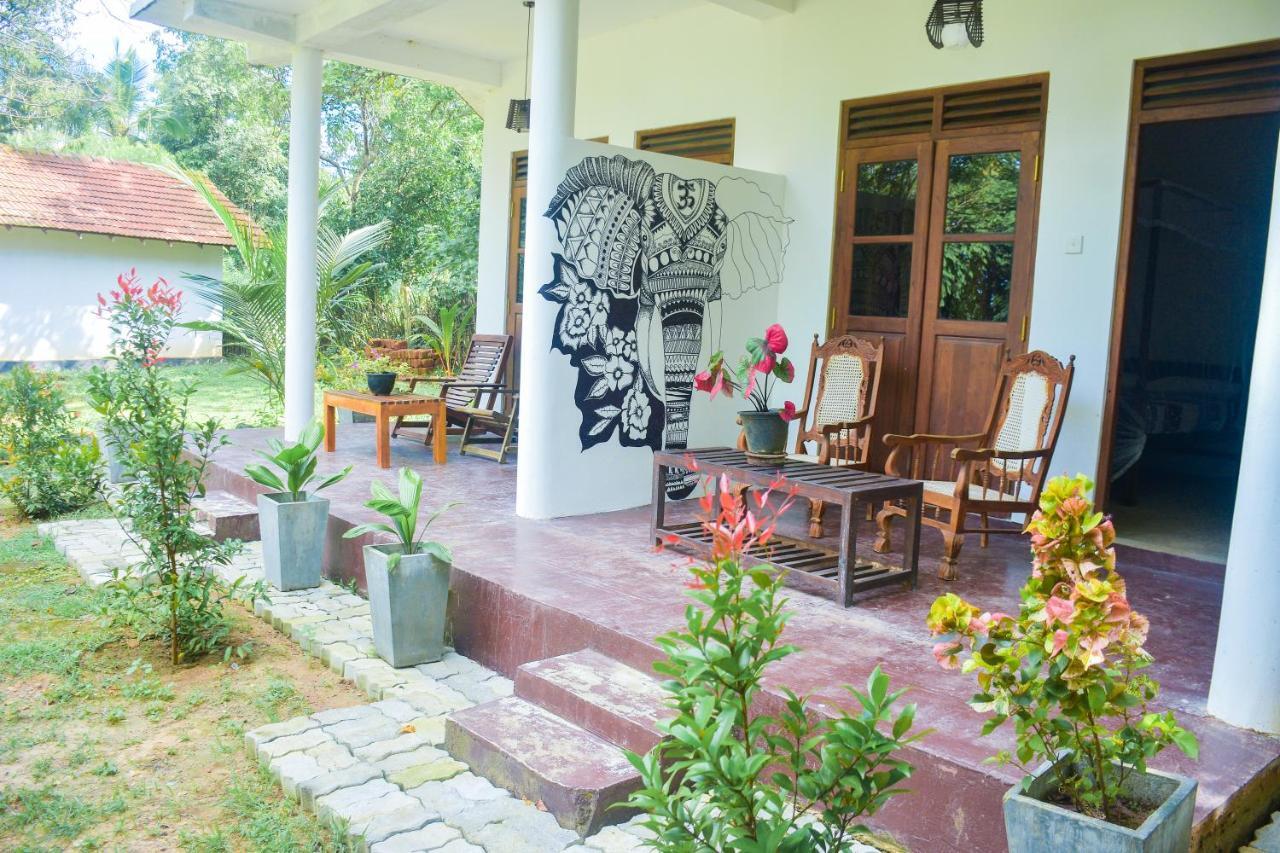 King'S Elephant Cabanas & Restaurant Тангалла Экстерьер фото